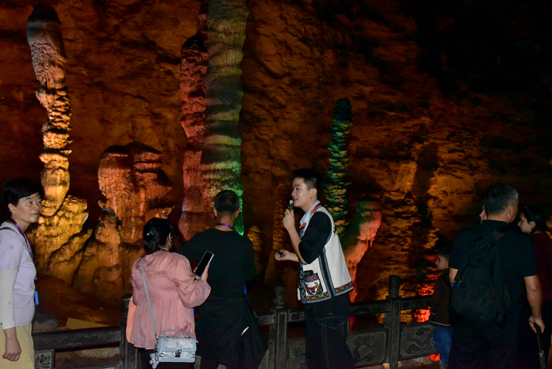 上海游客手寫三頁表揚(yáng)信，點(diǎn)贊黃龍洞景區(qū)優(yōu)質(zhì)服務(wù)